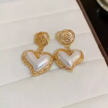 Vintage Heart-Shaped Metal Stud Elegant Earrings