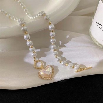 Elegant Heart-Shaped Pearl Pendant Necklace