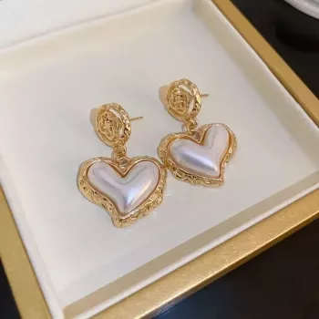 Vintage Heart-Shaped Metal Stud Elegant Earrings