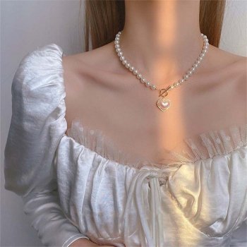 Elegant Heart-Shaped Pearl Pendant Necklace