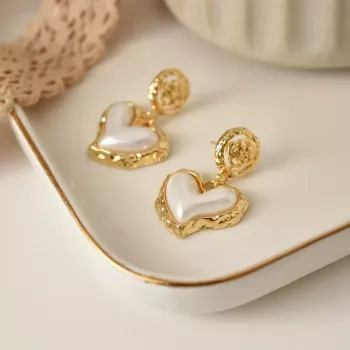 Vintage Heart-Shaped Metal Stud Elegant Earrings