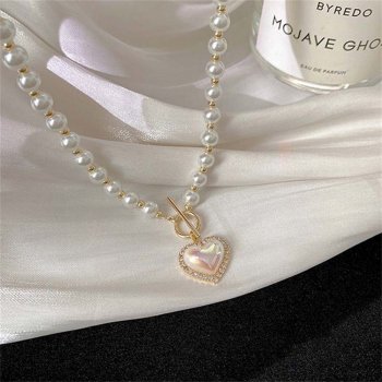 Elegant Heart-Shaped Pearl Pendant Necklace