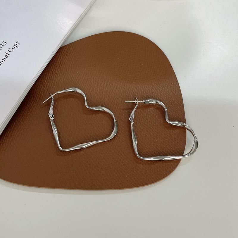 Twist Metal Heart Hoop Earrings for Women Golden Silver Color Hollow Out Big Love Earrings Brief Street Romantic Jewelry as Gift Twist Metal Heart Hoop Earrings for Women Golden Silver Color Hollow Out Big Love Earrings Brief Street Romantic Jewelry as Gift