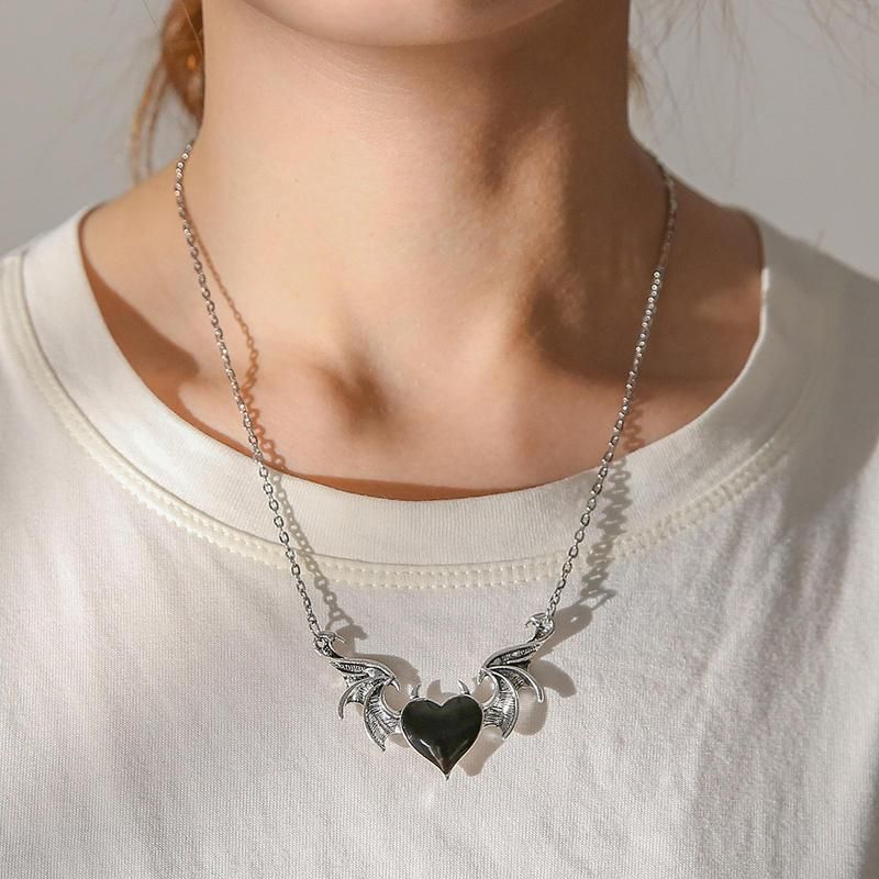 Gothic Demon Heart Pendant Necklace Unisex Creative Love Wing Metal Choker Clavicle Chain For Women Party Jewelry Friend Gifts