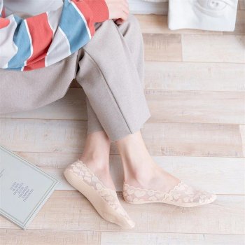 Summer Lace Heart Boat Socks: Non-Slip, Breathable & Stylish