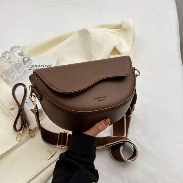 2024 Trendy Pillow Shoulder Bag for Women: Crossbody & Messenger Style - Image 4