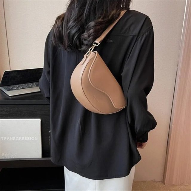 2024 Trendy Pillow Shoulder Bag for Women: Crossbody & Messenger Style - Image 5