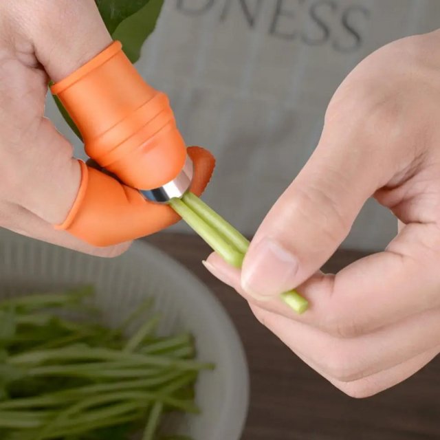 Silicone Thumb Guard Harvesting Knife - Image 3