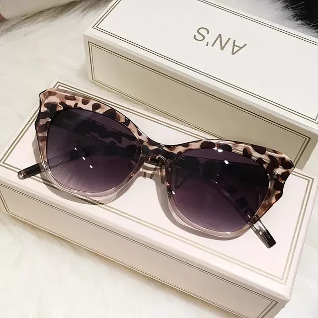 Vintage Cat Eye Sunglasses - Image 5
