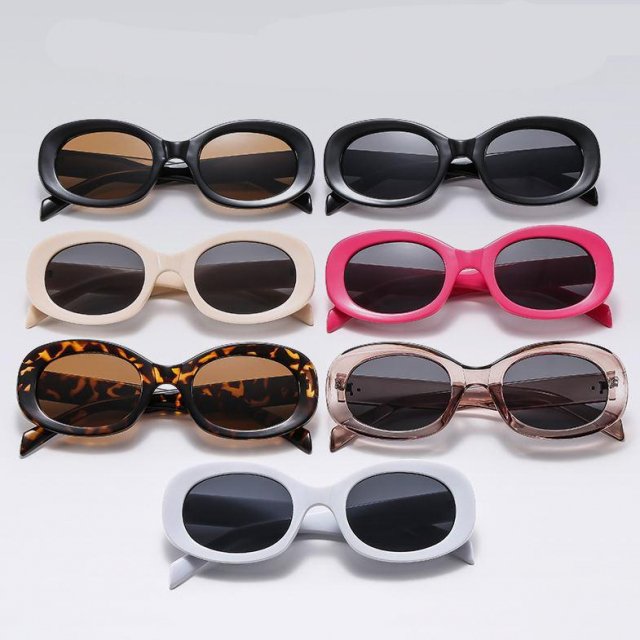 Chic Retro Oval Sunglasses for Women - Image 3