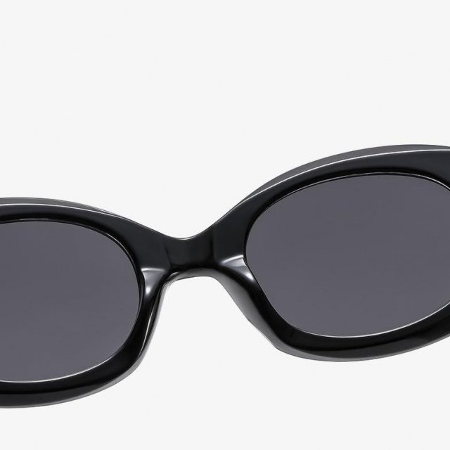 Chic Retro Oval Sunglasses for Women - Image 8