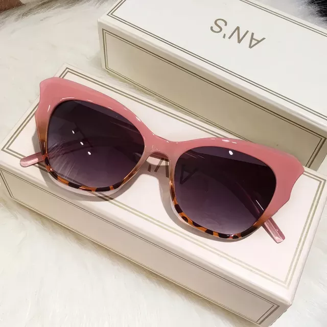 Vintage Cat Eye Sunglasses - Image 4