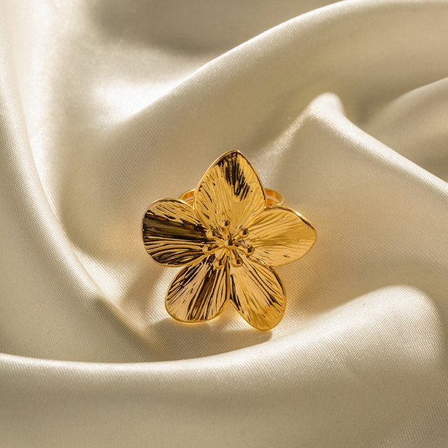 Luxurious 18K Gold-Plated Stainless Steel Statement Ring - Image 4