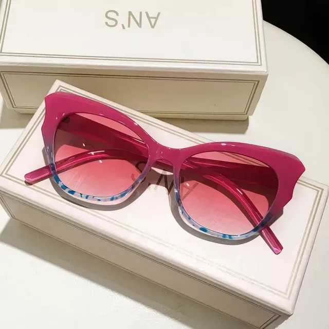 Vintage Cat Eye Sunglasses - Image 3