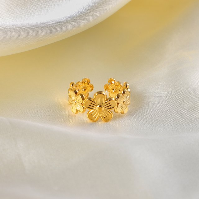 Chic 18K Gold-Plated Stainless Steel Adjustable Flower Ring - Image 4
