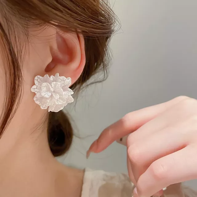 Chic White Floral Stud Earrings - Image 3