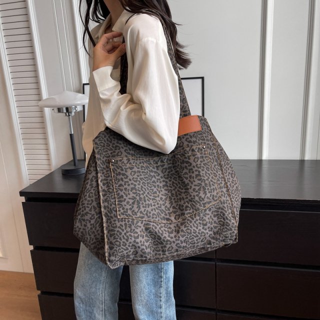 Canvas Shoulder Bag - Image 6