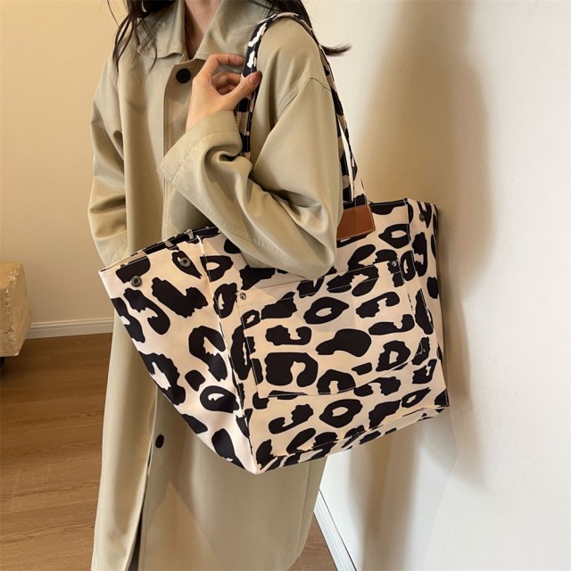 Canvas Shoulder Bag - Image 7