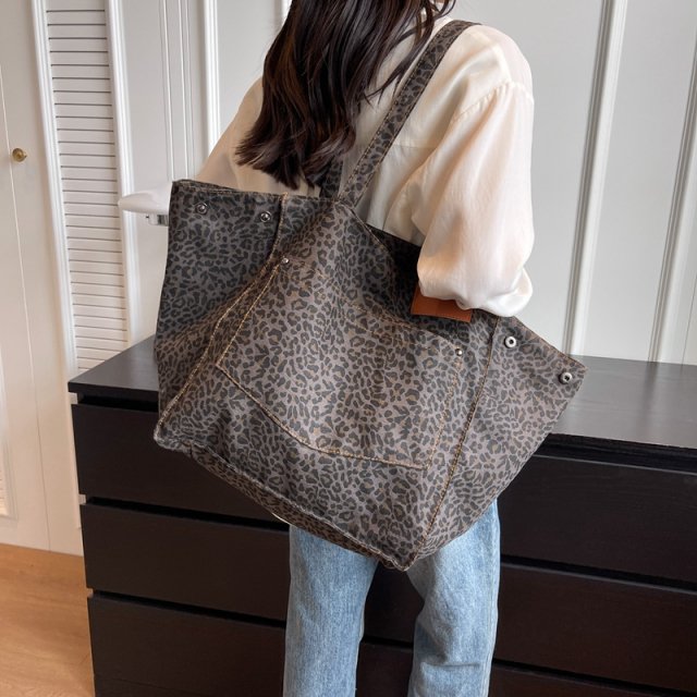 Canvas Shoulder Bag - Image 5