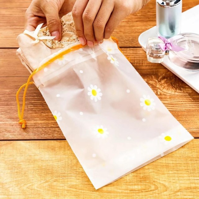 Cute Daisy Portable Waterproof Travel Shoe Storage Bag with Drawstring - Image 5