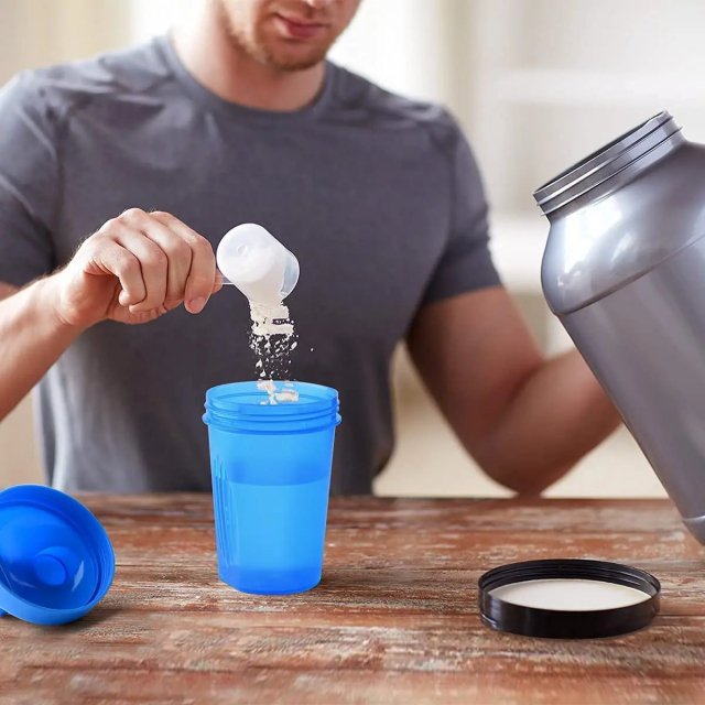 Portable Protein Mixer Bottle for Fitness Enthusiasts - Image 3