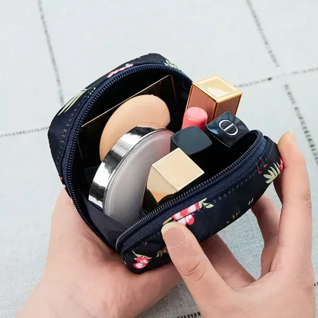 Portable Sanitary Napkin and Cosmetic Storage Bag - Image 5