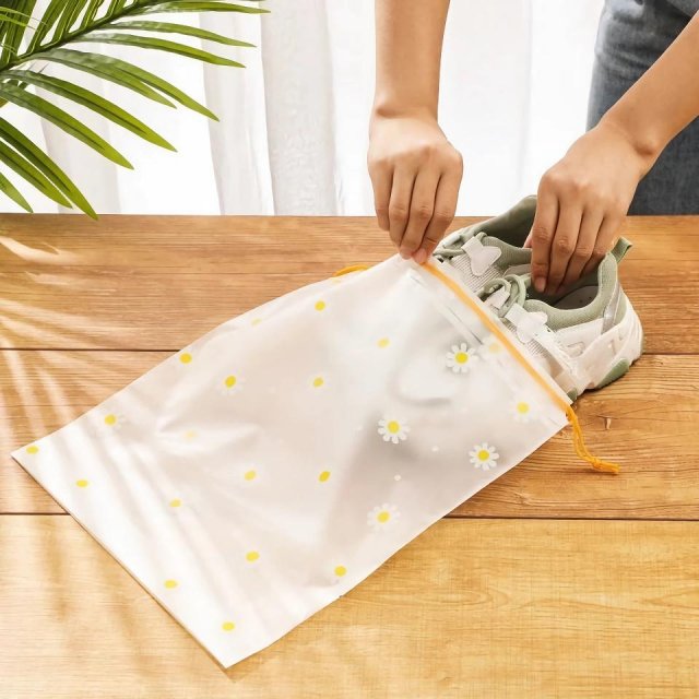 Cute Daisy Portable Waterproof Travel Shoe Storage Bag with Drawstring - Image 4