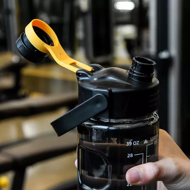 Large Capacity Sports Water Cup - Image 4