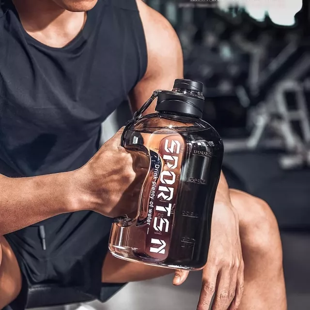 Large Capacity Leakproof Fitness Bottle for Sports and Travel - Image 3