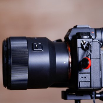 Professional 85mm F1.8 Auto Focus Lens for Mirrorless Cameras - Perfect for Portraits & More