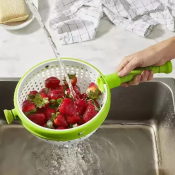 Spin and strain Colander Salad Spinner