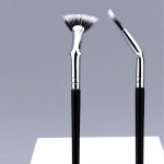 Professional Mini Fan Eyelash Brush for Precision Makeup Application