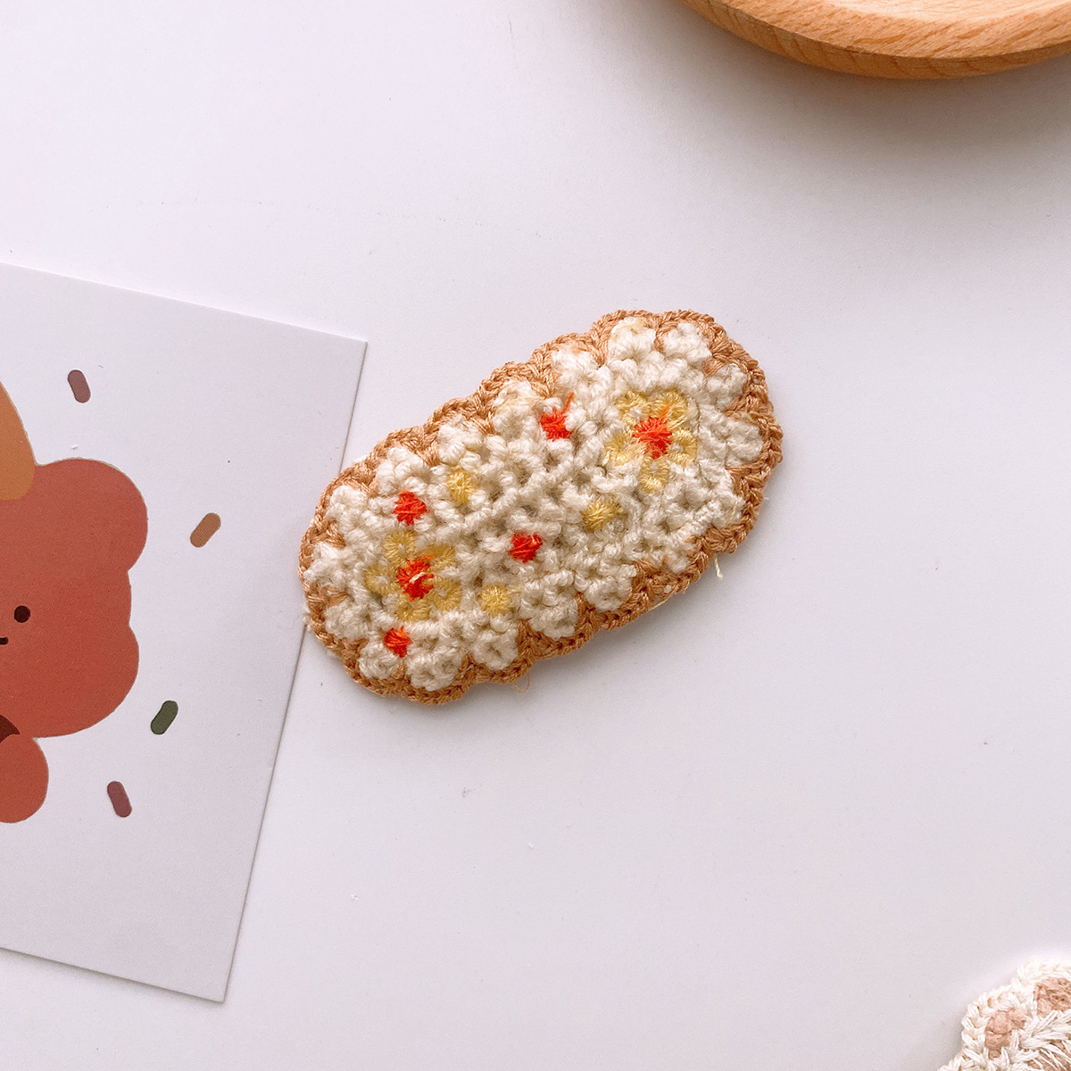 Beige dot