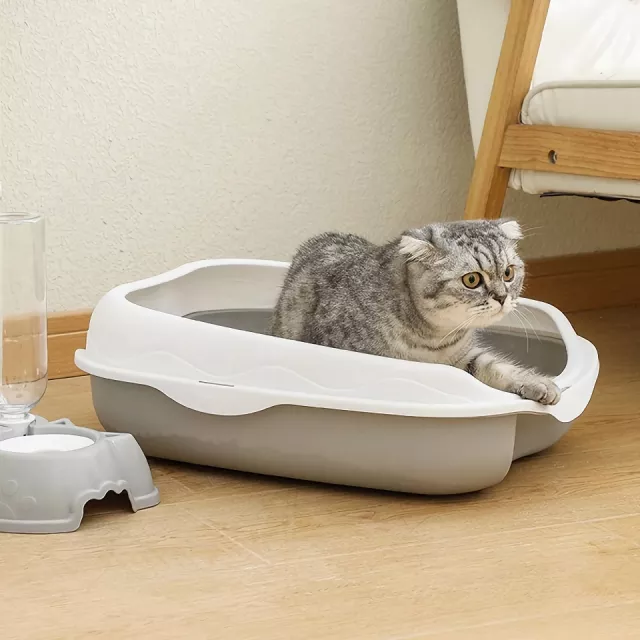 Semi-Closed Spatter-Proof Cat Litter Box with Large Space and Anti-Splash Pedal - Image 3