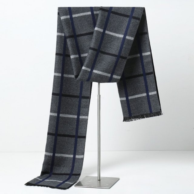 Luxurious Plaid Men's Cashmere Scarf - Image 4