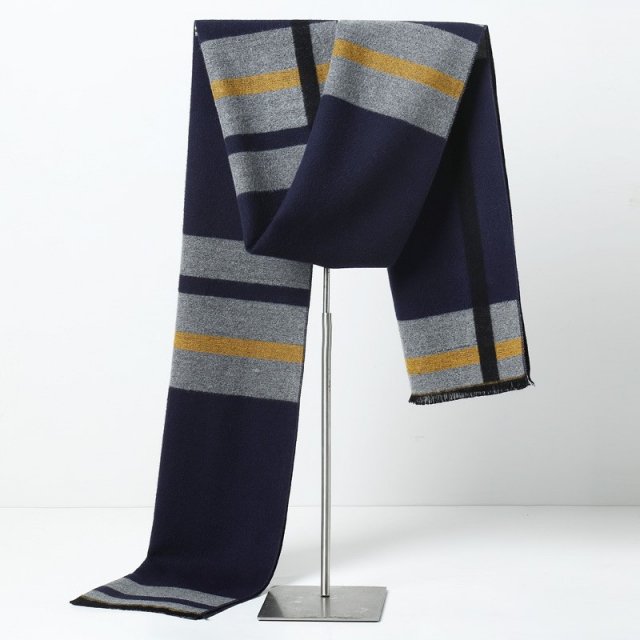 Luxurious Plaid Men's Cashmere Scarf - Image 5