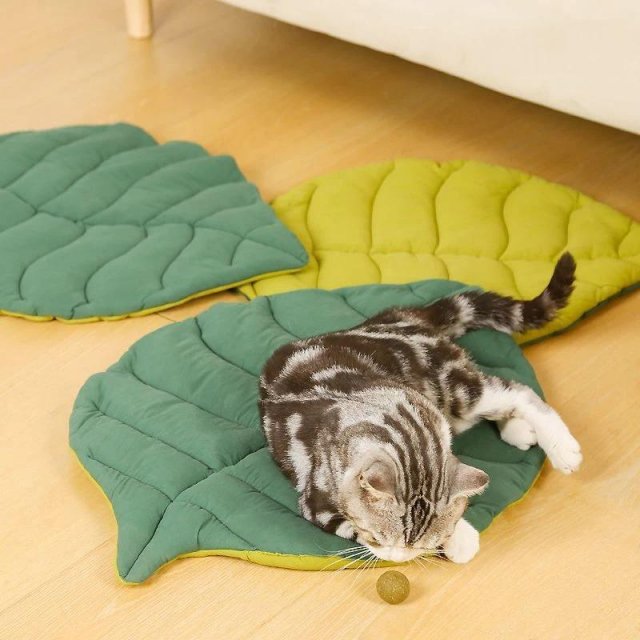 Leaf-Shaped Soft Cotton Cat & Dog Bed Mat