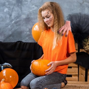 Realistic Crawling Fake Hand Halloween Prop