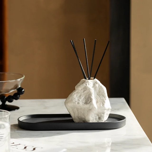 Nordic Style Ceramic Aromatherapy Diffuser Bottle – Elegant Room Decoration - Image 3