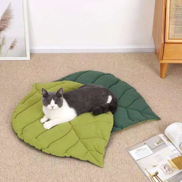Leaf-Shaped Soft Cotton Cat Bed Mat - Image 3