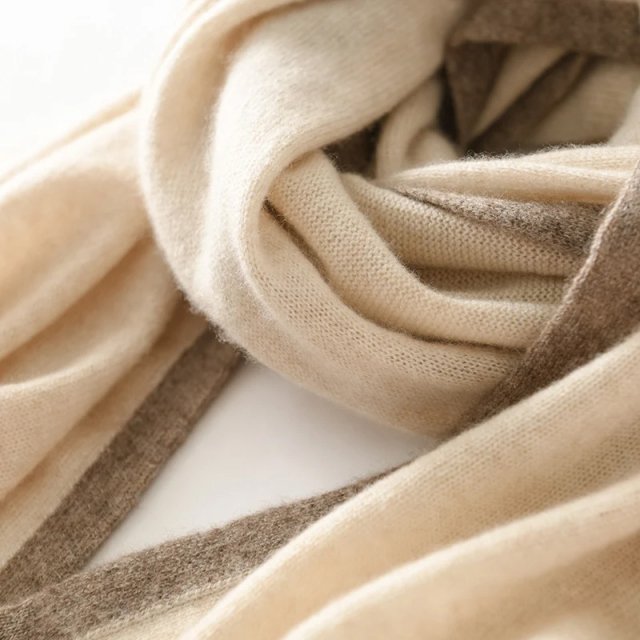 100% Cashmere Knitted Scarf - Image 4