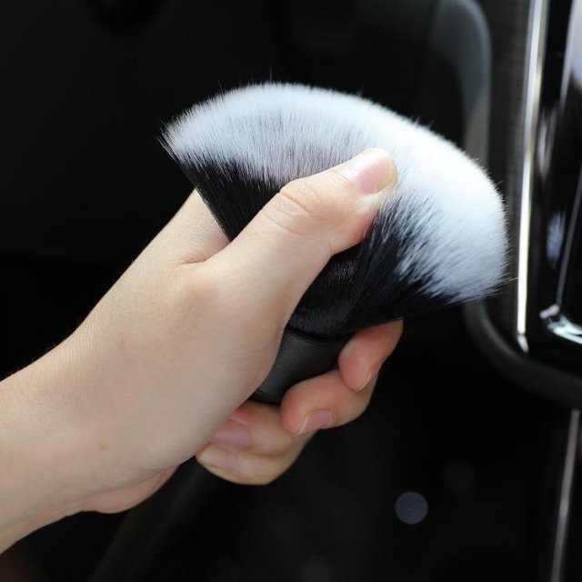 Ultra-Soft Detailing Brush for Car Interior - Image 3