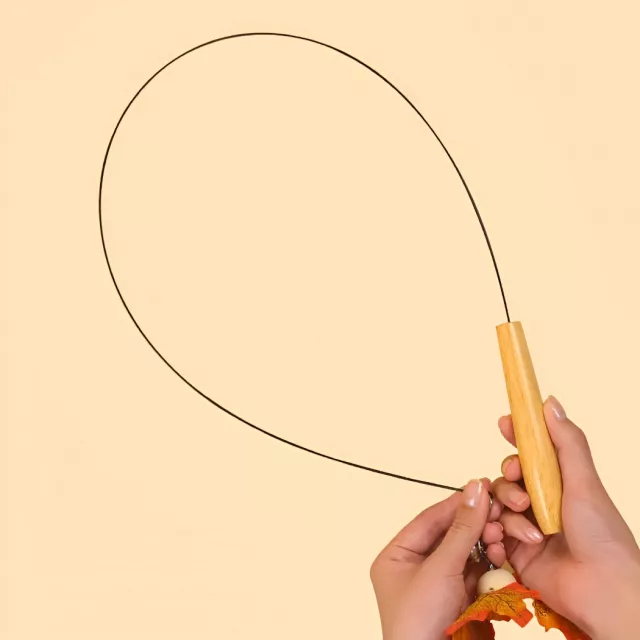Interactive Rotating Leaf Cat Teaser Toy - Wooden Handle & Steel Wire for Cat Training - Image 5