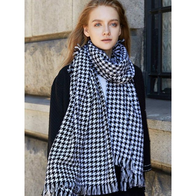 Luxury Wool Plaid Scarf for Women - Image 4