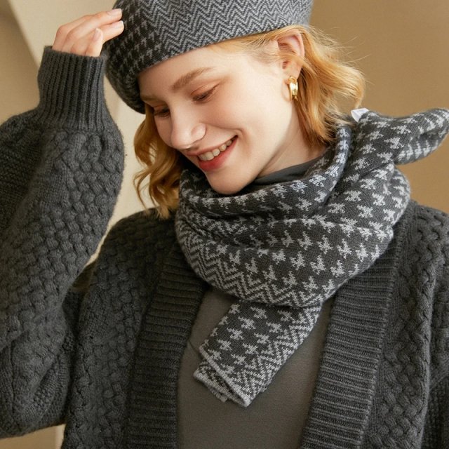 Luxurious 100% Cashmere Knit Winter Scarf - Image 4