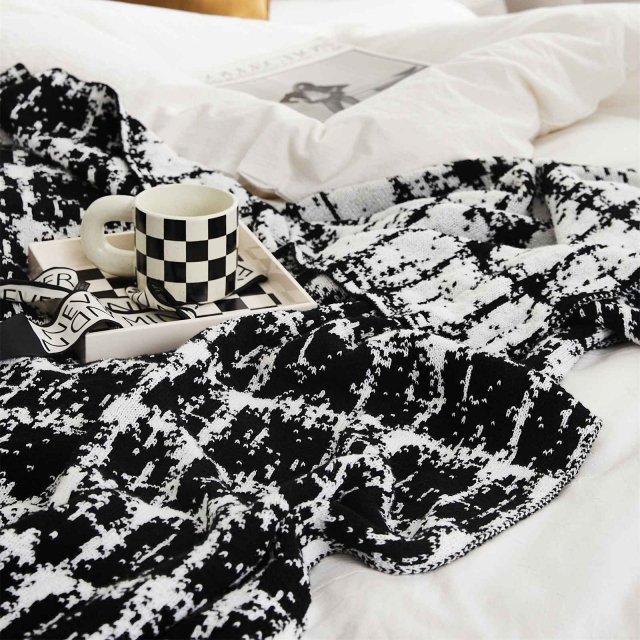Luxury Wool Knitted Blanket - Elegant Wearable Sofa Bed Throw - Perfect for Home, Travel, and TV Time - Image 4