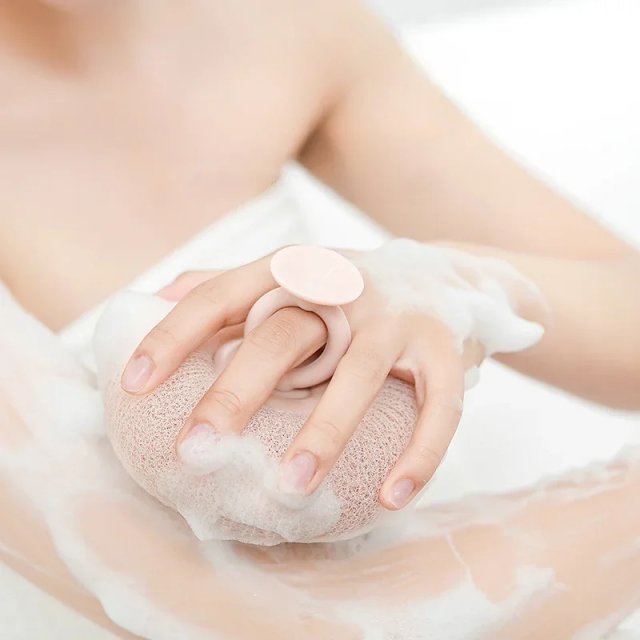 Flower Pattern Suction Cup Bath Sponge - Image 4