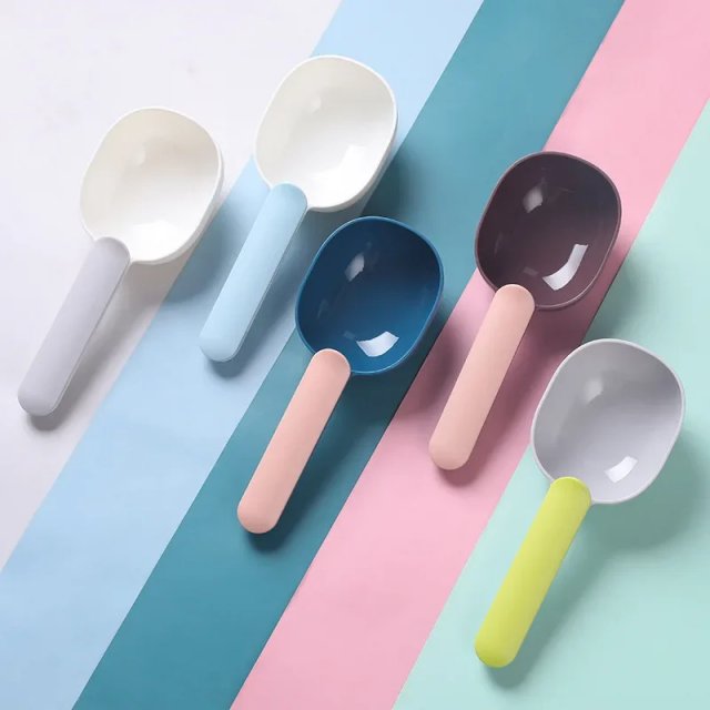 Multifunction Pet Food Scoop with Sealing Bag Clip - Image 6