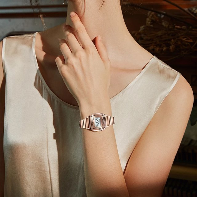 Luxury Gold Digital Watch - Image 2