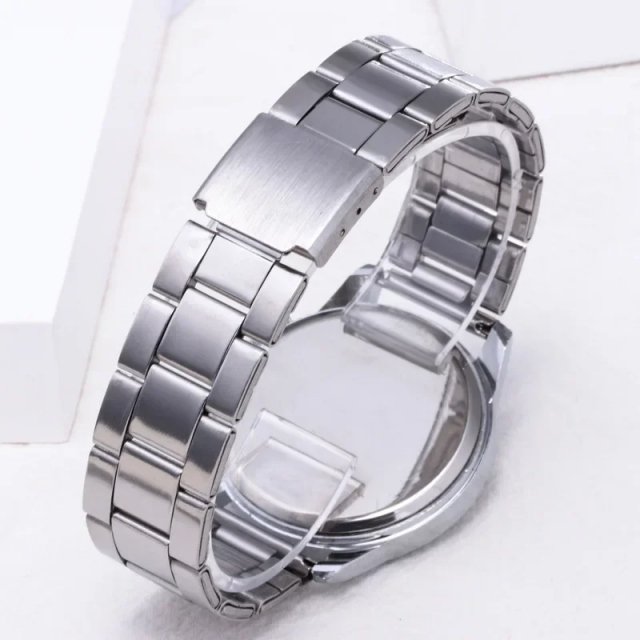 Luxury Diamond Rose Gold Women's Quartz Watch - Image 4